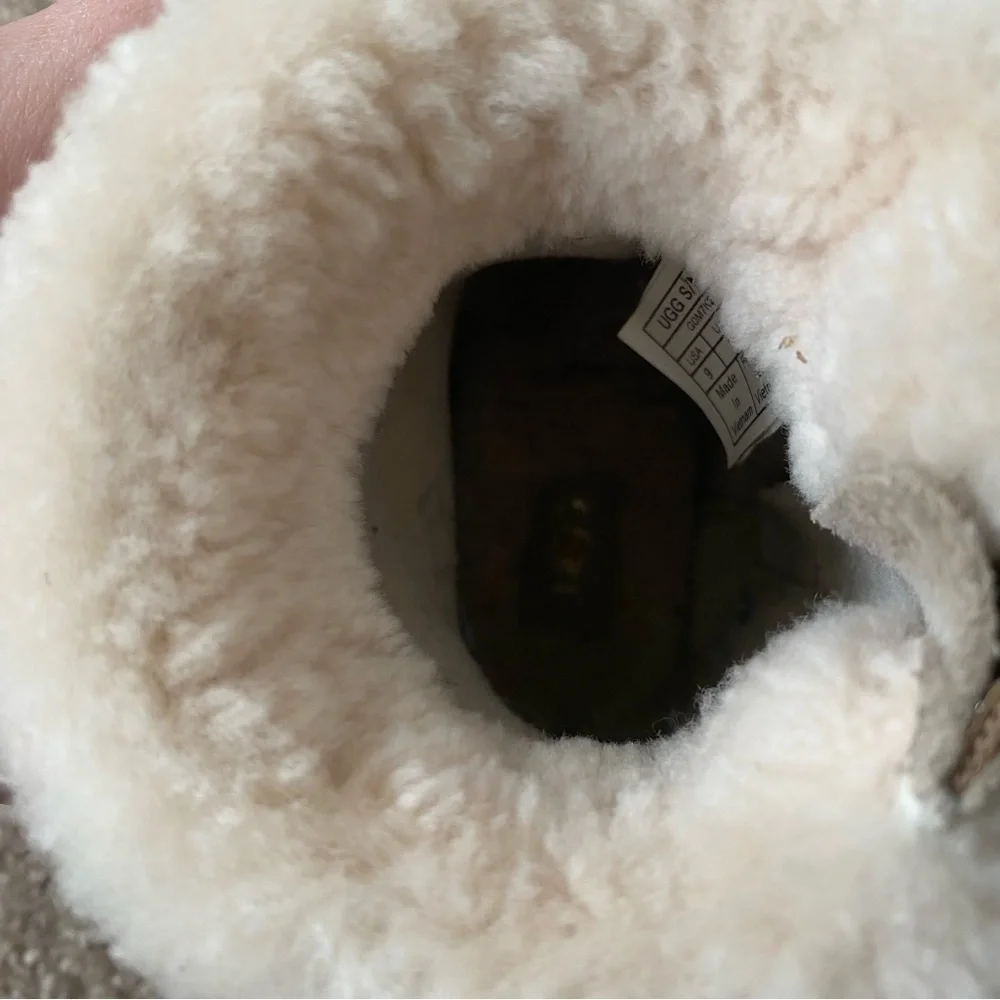 UGG girl jorie